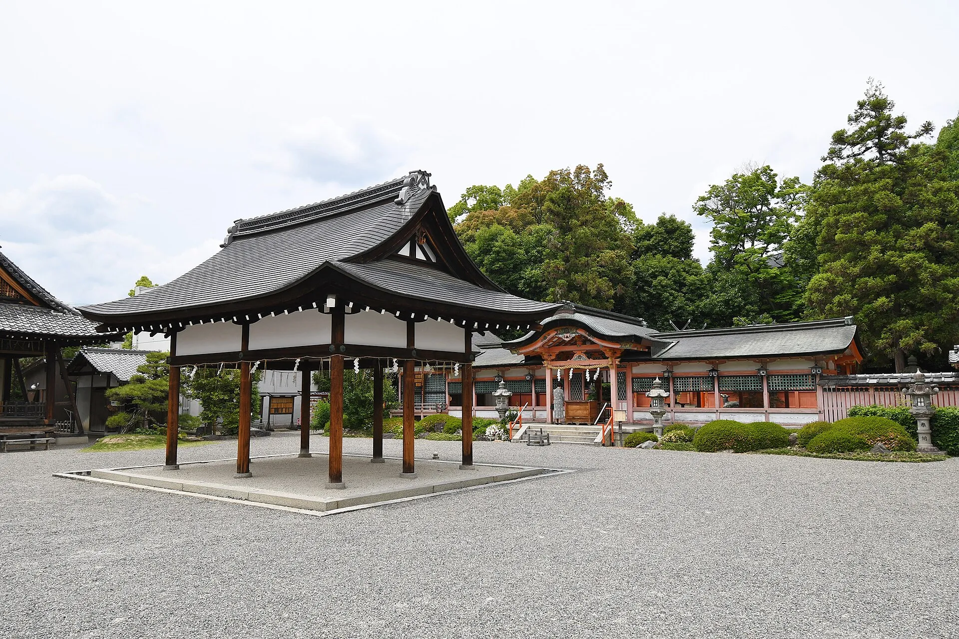 西院春日神社の写真 2